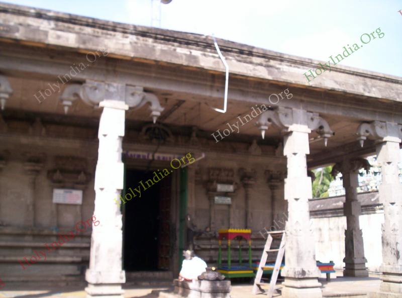 /templeimages/00015_002_tirukolakka_temple.jpg
