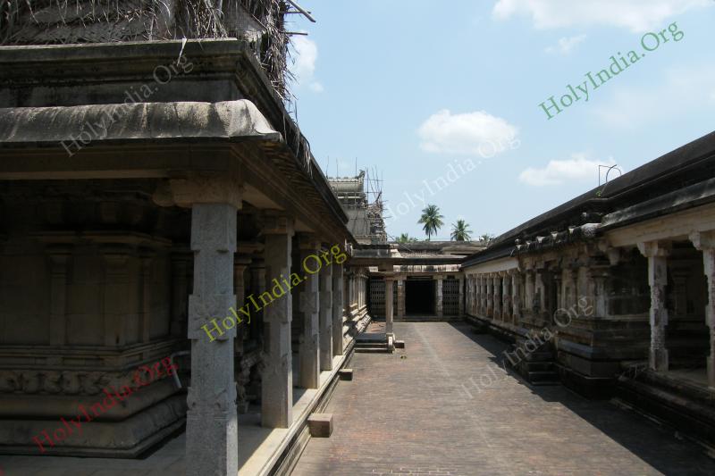 00043_001_thiruviyalur_temple.jpg