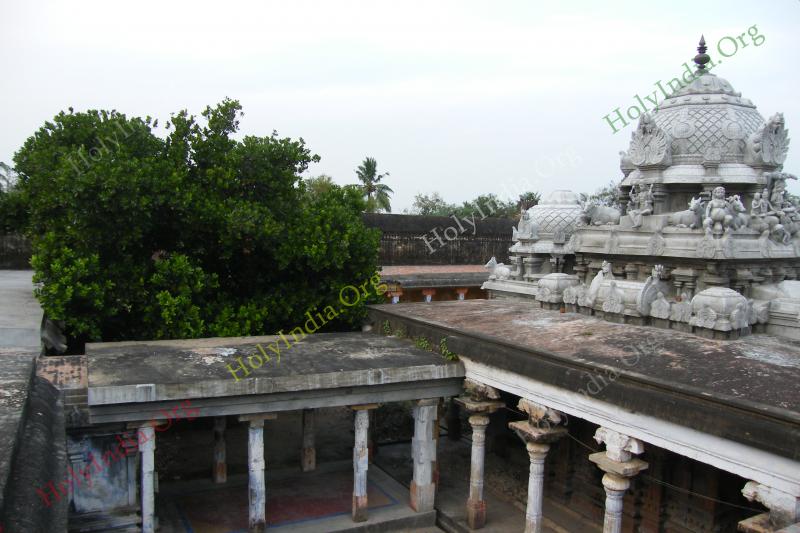 /templeimages/00046_002_thirupurambiyam_temple.jpg