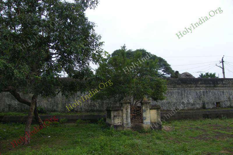 /templeimages/00094_010_aduthurai_temple.jpg