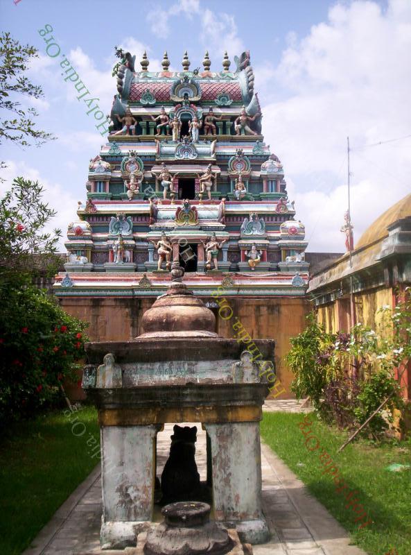 /templeimages/00098_012_thirukolambam_temple.jpg