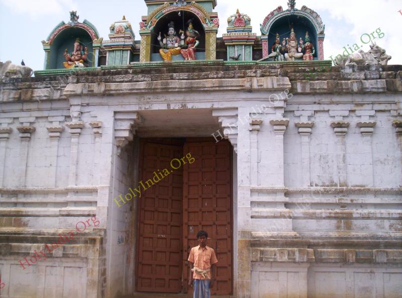/templeimages/00098_015_thirukolambam_temple.jpg
