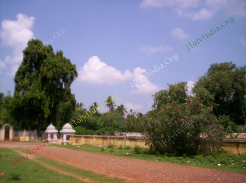/templeimages/00138_015_thirupugalur_temple.jpg