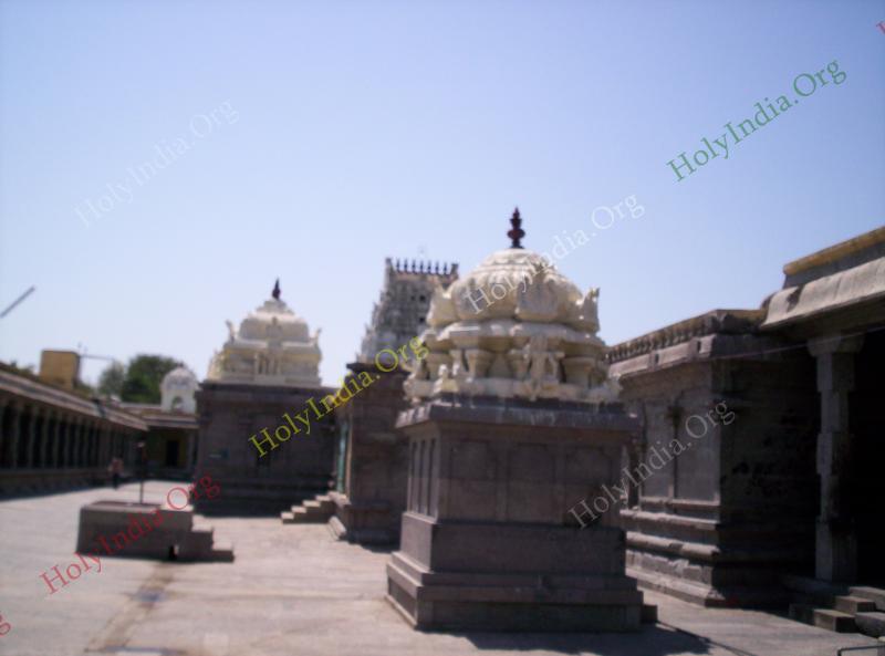 /templeimages/00226_003_thiruvennainallur_temple.jpg