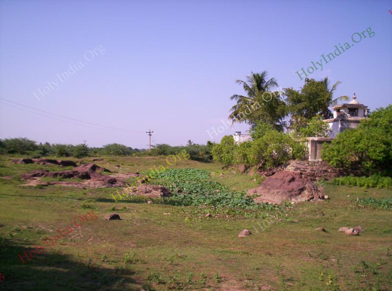 00240_001_kuranganilmuttam_temple.jpg